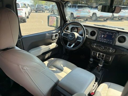 Certified 2022 Jeep Wrangler Unlimited Sahara AWD/4WD image 12