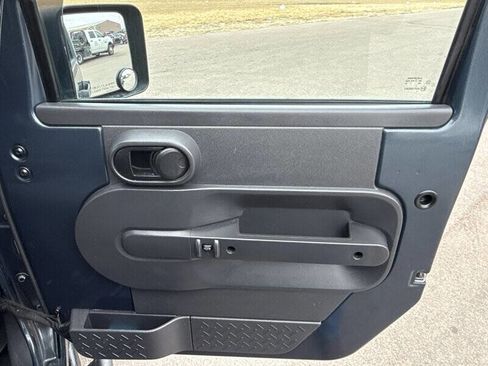 Used 2007 Jeep Wrangler Unlimited Sahara image 22