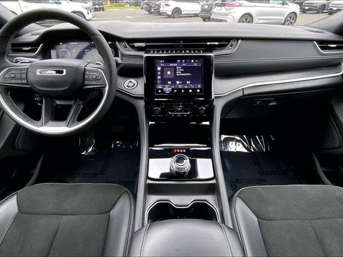 Used 2024 Jeep Grand Cherokee Altitude image 13