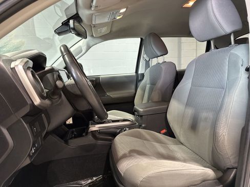 Certified 2022 Toyota Tacoma SR5 AWD/4WD image 13