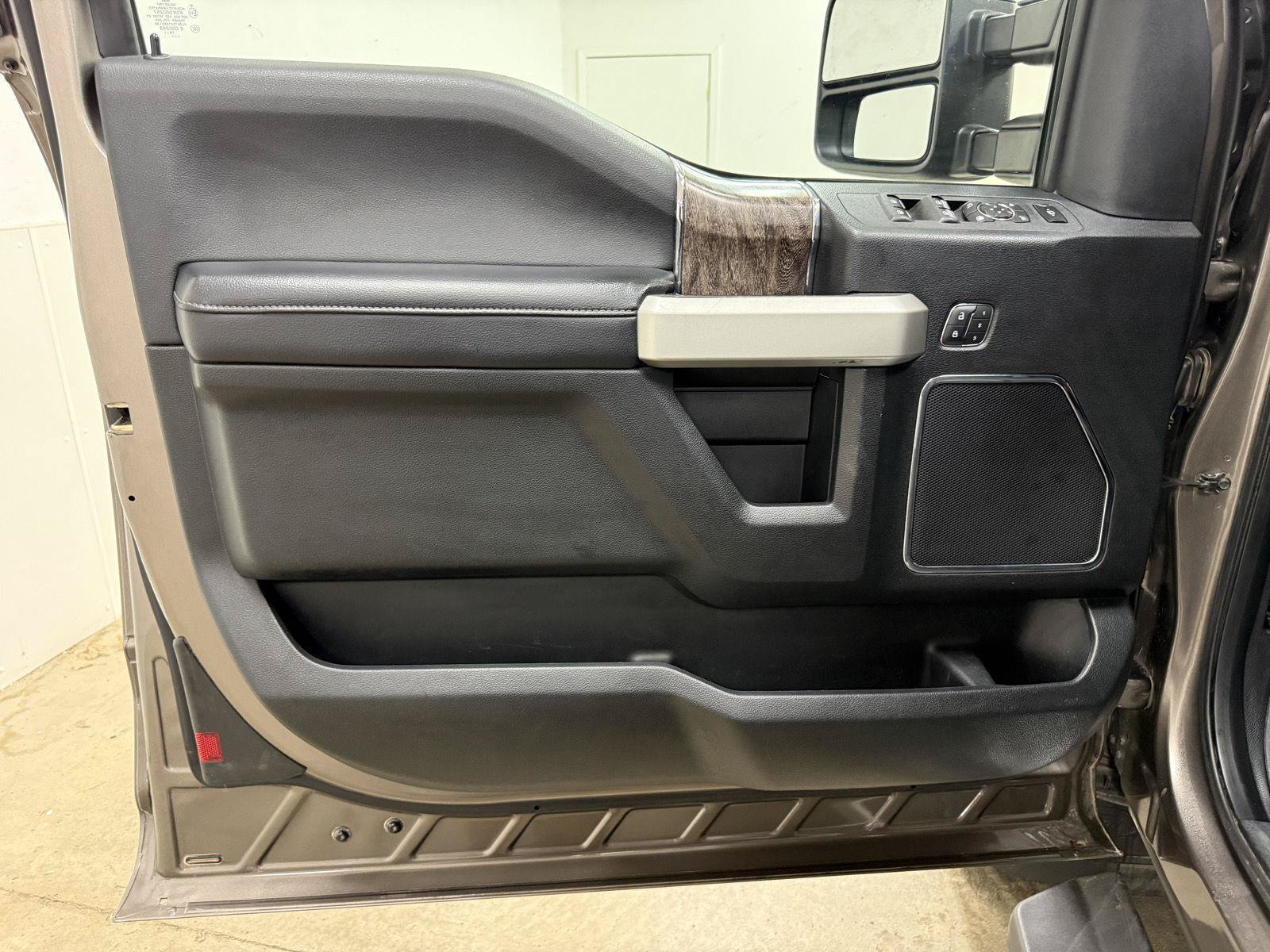 Used 2019 Ford F250 Lariat w/ Chrome Package AWD/4WD image 10