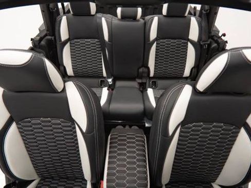 Used 2025 Jeep Gladiator Sport image 19