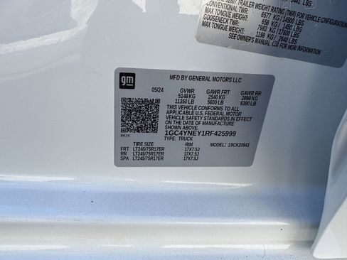 Used 2024 Chevrolet Silverado 2500 LT image 33