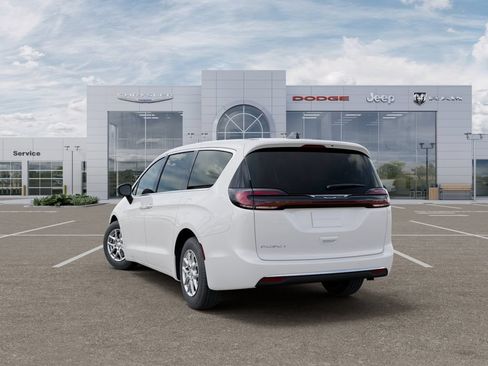 New 2027 Chrysler Pacifica Select FWD image 3