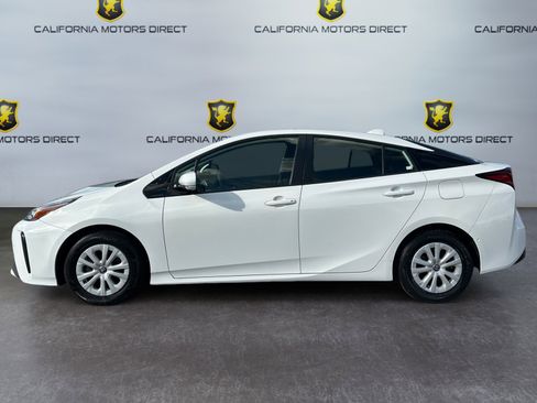 Used 2020 Toyota Prius LE image 2