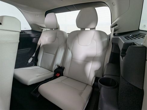 Used 2020 Volvo XC90 T5 Momentum w/ Protection Package Premier image 23