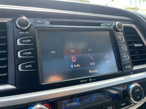 Used 2015 Toyota Highlander XLE FWD image 28