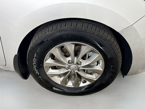 Used 2021 Kia Sedona LX image 29