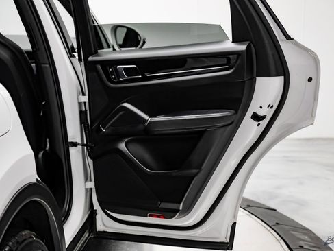Used 2023 Porsche Cayenne image 77