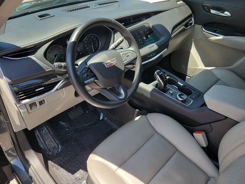 Used 2021 Cadillac XT4 Premium Luxury w/ Enhanced Visibility Package FWD image 18