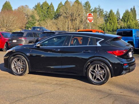 Used 2017 INFINITI QX30 Sport image 28