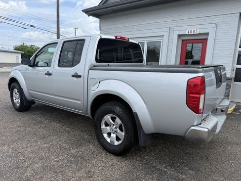 Used 2009 Nissan Frontier SE w/ SE Value Truck Pkg AWD/4WD image 3