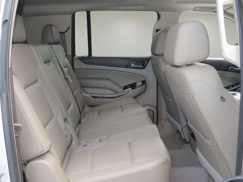 Used 2019 GMC Yukon XL SLT w/ Open Road Package RWD image 17