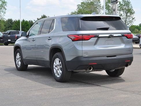 Used 2023 Chevrolet Traverse LS w/ Safety Package FWD image 5