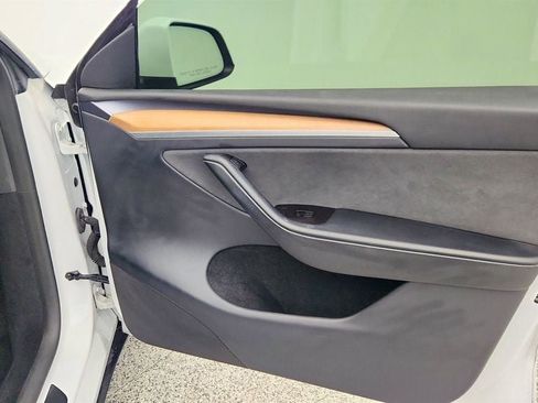 Used 2023 Tesla Model Y AWD image 29