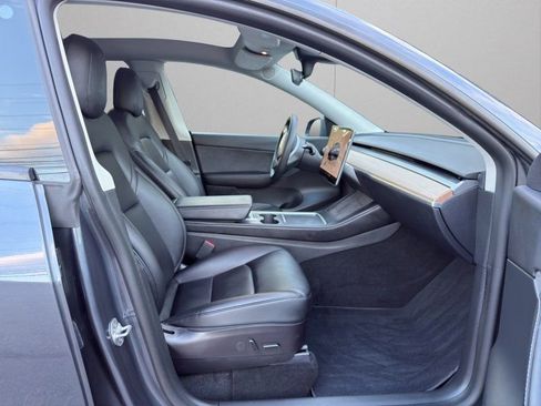 Used 2022 Tesla Model Y Long Range image 13