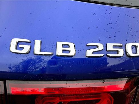 Certified 2021 Mercedes-Benz GLB 250 4MATIC image 33