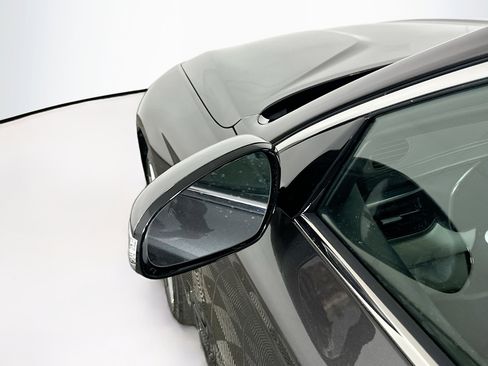 Used 2025 Genesis G70 2.5T image 16