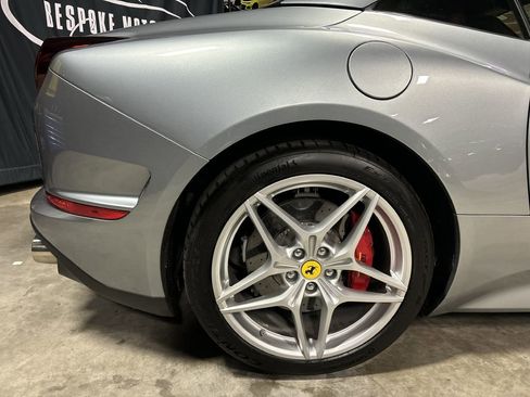 Used 2015 Ferrari California T image 24