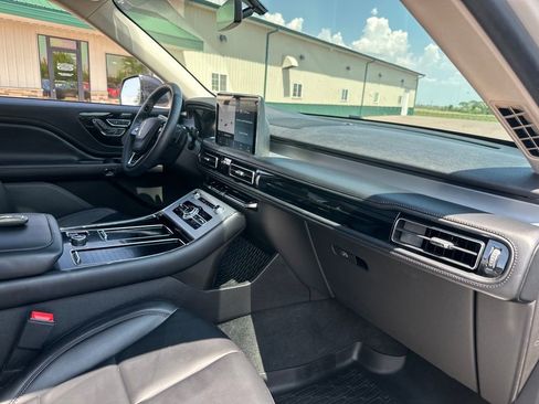 Used 2023 Lincoln Aviator AWD w/ Premium Package image 31