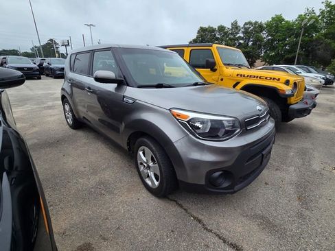 Used 2019 Kia Soul FWD image 3