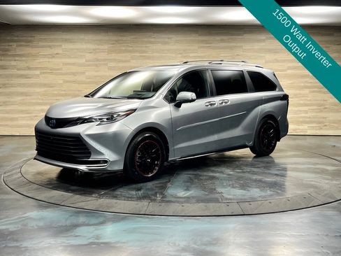 Used 2025 Toyota Sienna Platinum AWD/4WD image 5