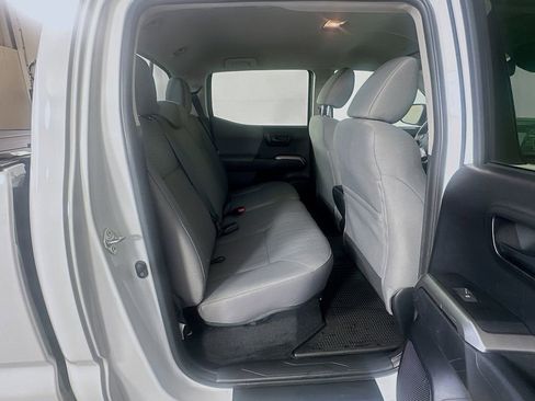 Used 2019 Toyota Tacoma SR5 AWD/4WD image 24