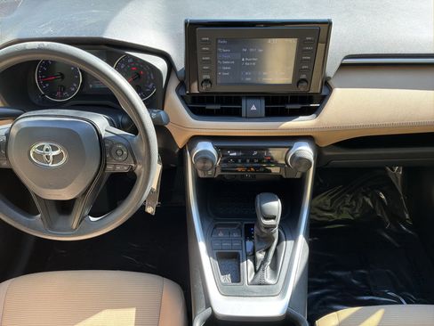 Used 2019 Toyota RAV4 LE FWD image 29