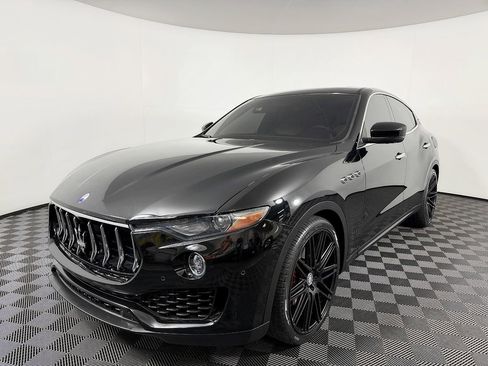 Used 2018 Maserati Levante AWD/4WD image 2