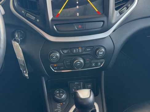 Used 2016 Jeep Cherokee Trailhawk w/ Leather Interior Group AWD/4WD image 14