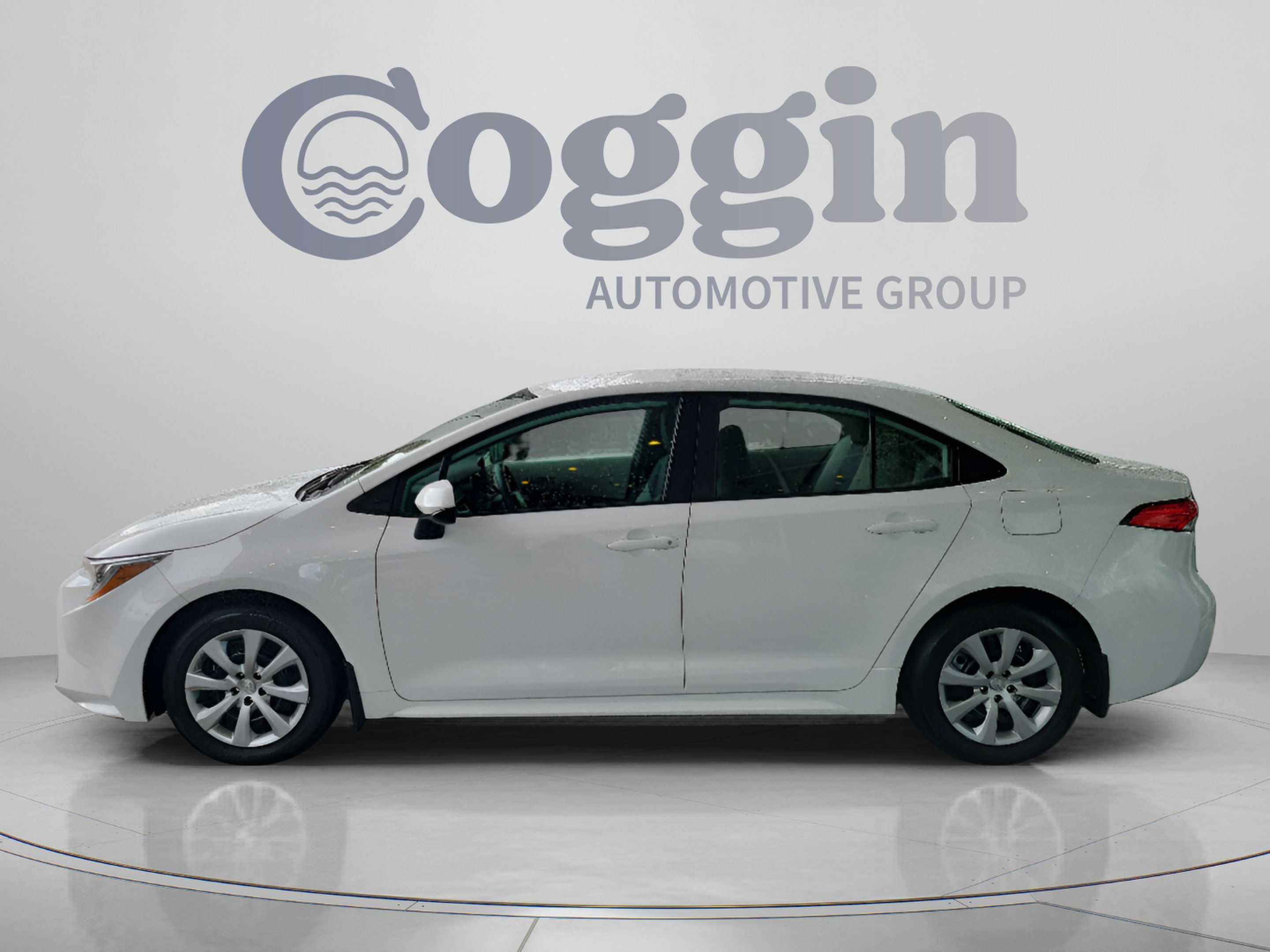 Used 2025 Toyota Corolla LE FWD image 3