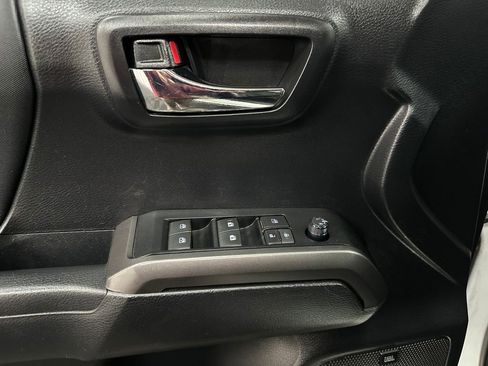 Used 2021 Toyota Tacoma TRD Off-Road w/ TRD Premium Off Road Package AWD/4WD image 18