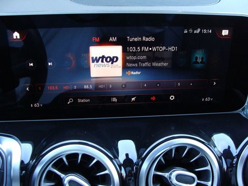 Used 2020 Mercedes-Benz GLB 250 4MATIC w/ Premium Package image 19