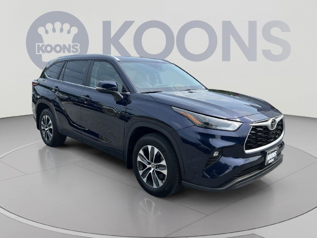 Used 2025 Toyota Highlander XLE AWD/4WD image 10