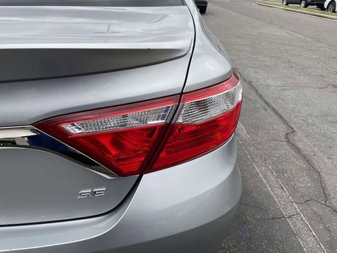 Used 2016 Toyota Camry SE image 12