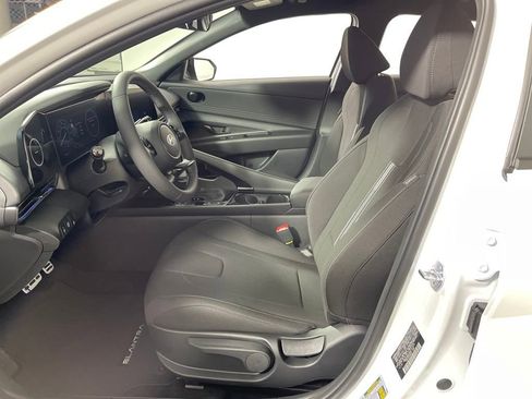 New 2025 Hyundai Elantra SEL image 12