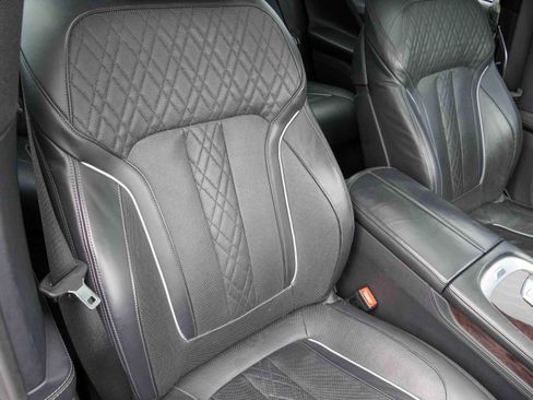 Used 2019 BMW 740i w/ Executive Package image 14