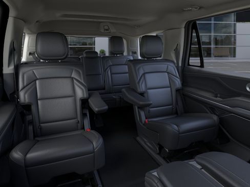 New 2026 Lincoln Navigator Premiere AWD/4WD image 11