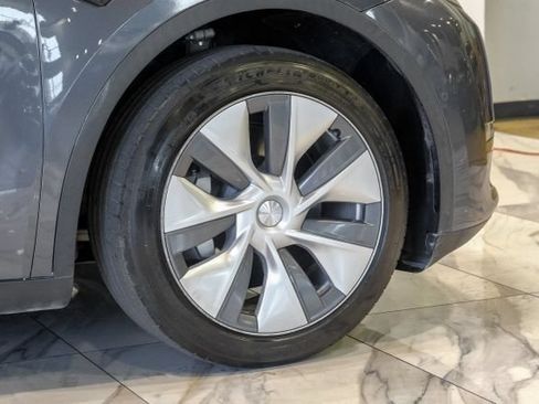 Used 2021 Tesla Model Y 2WD image 74