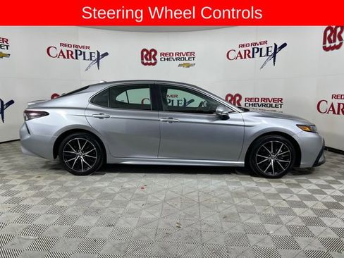 Used 2024 Toyota Camry SE image 9