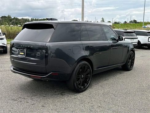 New 2025 Land Rover Range Rover Long Wheelbase SE image 6