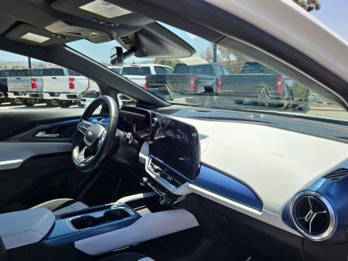 Used 2024 Chevrolet Equinox EV LT FWD image 27