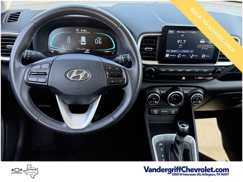 Used 2025 Hyundai Venue SEL FWD image 11