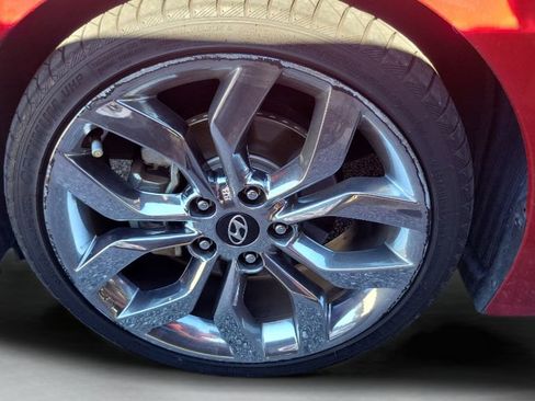 Used 2014 Hyundai Veloster RE:FLEX Edition image 3