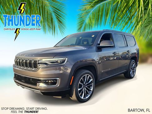 Used 2022 Jeep Wagoneer Series III w/ Premium Group I image 2