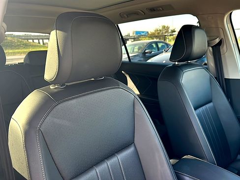 Used 2024 Volkswagen Tiguan SE w/ Panoramic Sunroof Package image 23