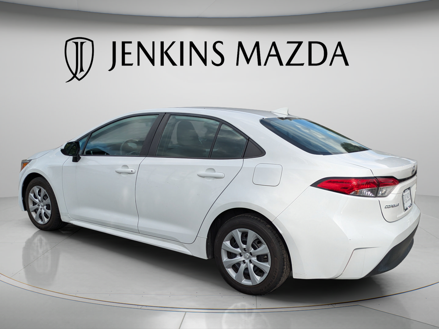 Used 2024 Toyota Corolla LE FWD image 5