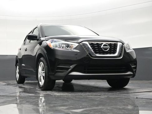 Used 2018 Nissan Kicks S FWD image 26