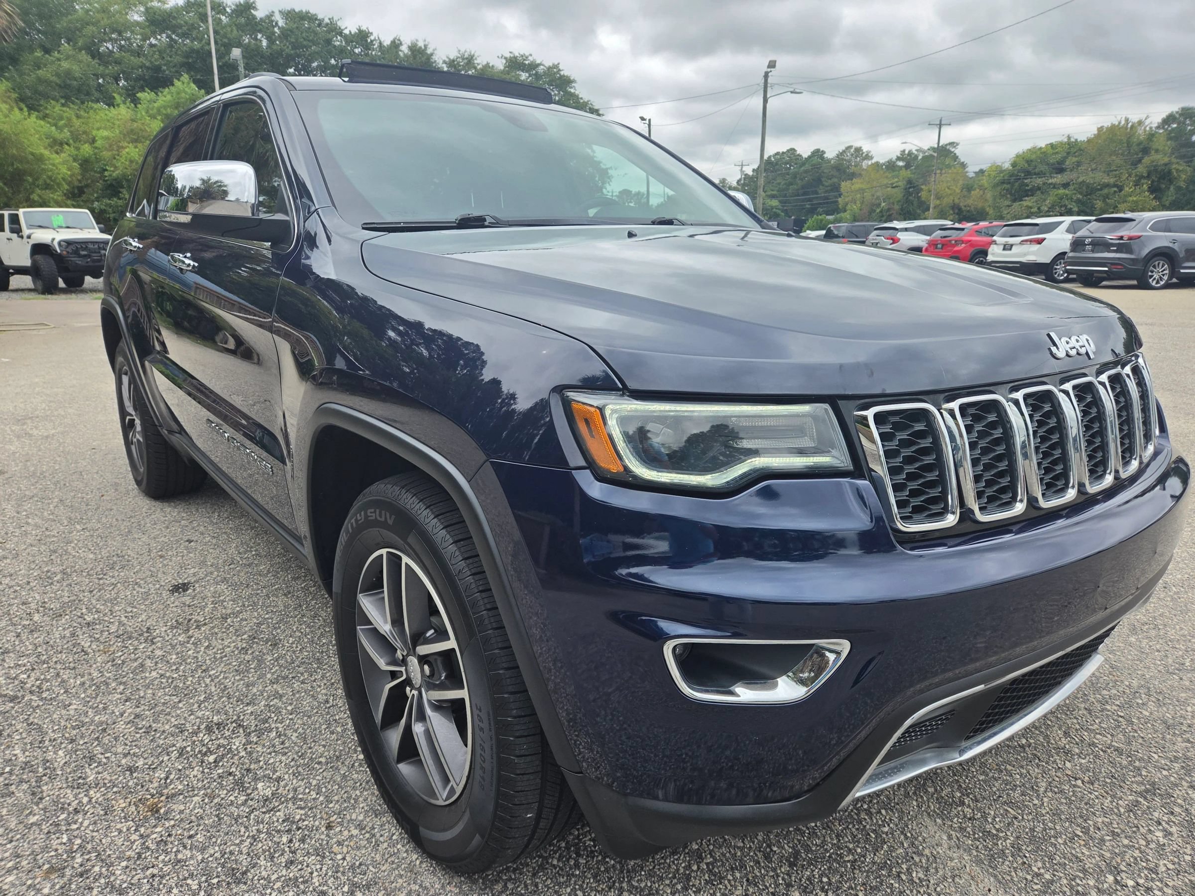Used 2017 Jeep Grand Cherokee Limited w/ Luxury Group II RWD image 3