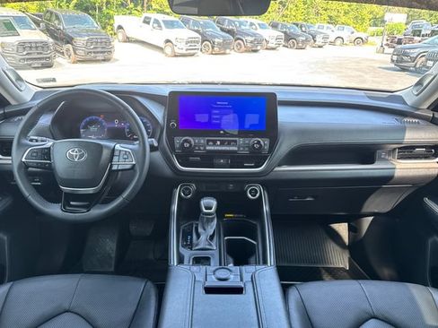 Used 2025 Toyota Grand Highlander FWD image 28